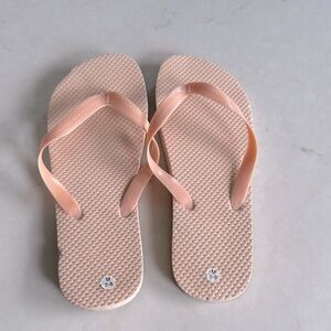 Ardene peach Light Pink Flip Flops | summer beach pool size 7-8